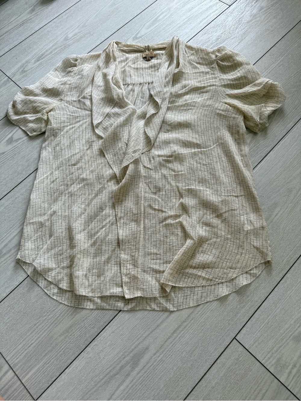 Aritzia T. Babaton 100% silk blouse short puff sleeves ivory ruffle V-neck M